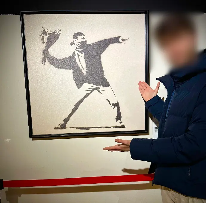 Fondateur de Off Market avec le visage flouté